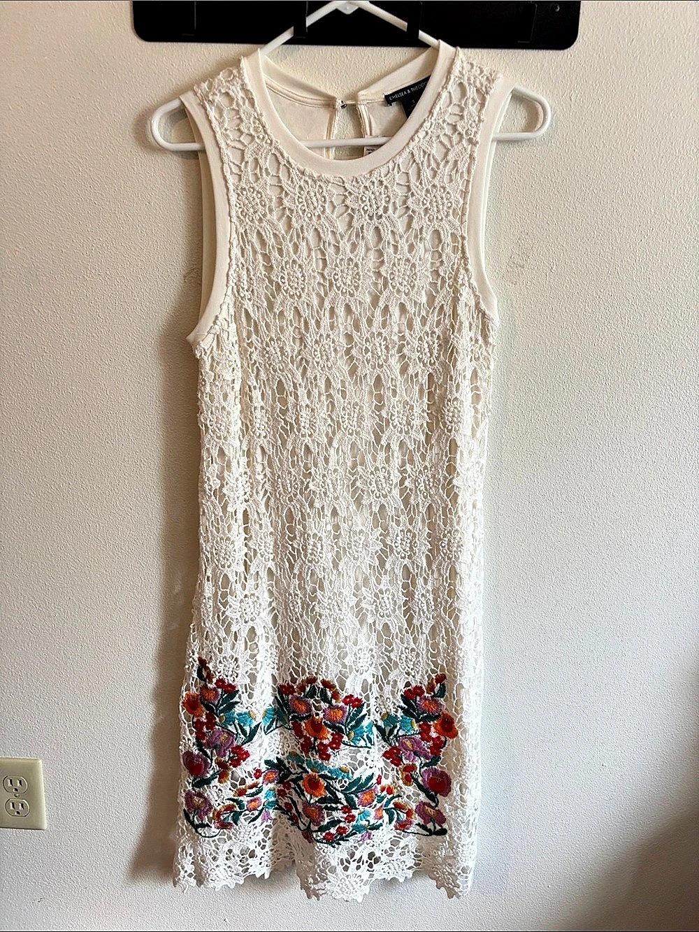 New Chelsea & Theodore S White Crochet Lace Overlay Embroidery Red\Green Dress
